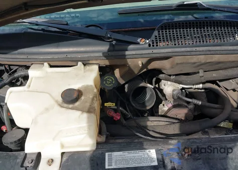 2001 Chevrolet Express G2500 from USA, damaged, VIN 1GNGG25R611174574